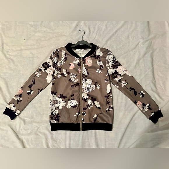 Small Floral Lightweight Jacket - NWT - Picture 5 of 5